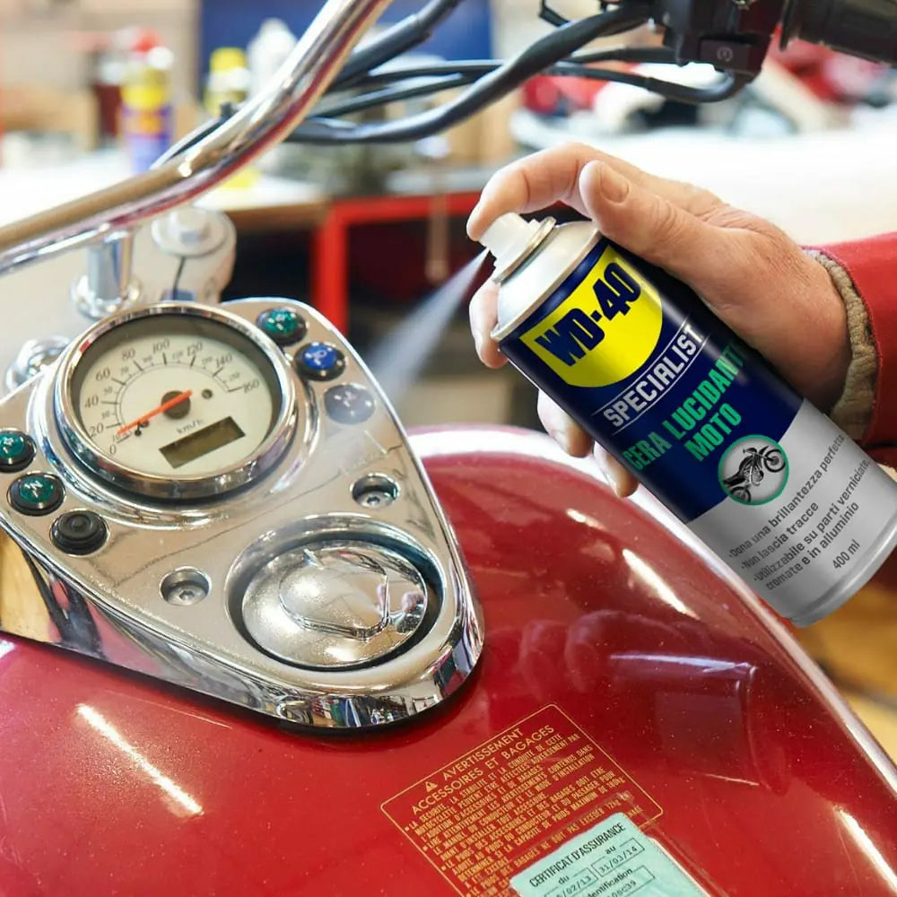 WD-40 Specialist Moto Kit Per La Manutenzione Della Catena Moto Contiene  WD-40 Pulitore Catena 400 ml & Specialist Cera Lucidante Moto Spray,  Contiene